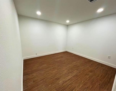 217 Adrian Drive - Photo Thumbnail 9