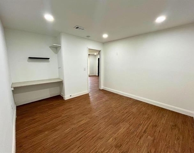 217 Adrian Drive - Photo Thumbnail 8