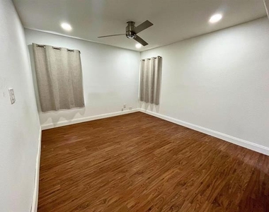 217 Adrian Drive - Photo Thumbnail 5