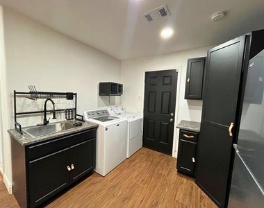 217 Adrian Drive - Photo Thumbnail 10