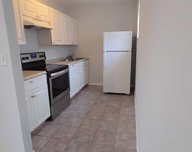 621 Nw 5th Avenue - Photo Thumbnail 2