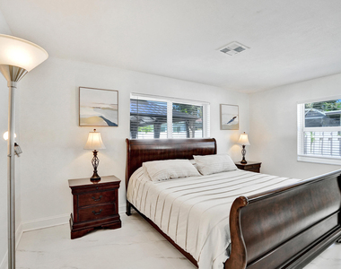 1633 Se 5th Court - Photo Thumbnail 12