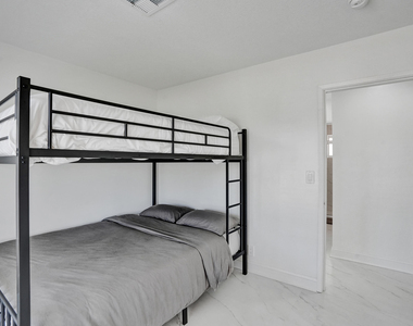 1633 Se 5th Court - Photo Thumbnail 9