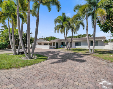 1633 Se 5th Court - Photo Thumbnail 1