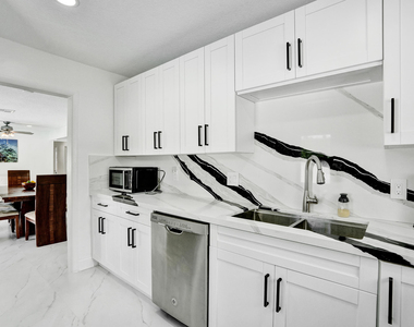 1633 Se 5th Court - Photo Thumbnail 18