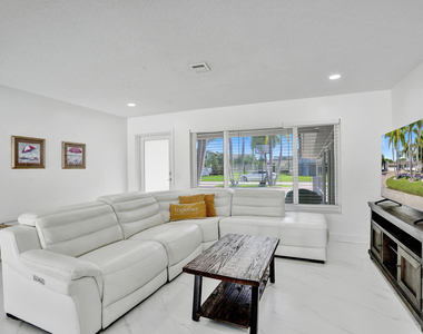1633 Se 5th Court - Photo Thumbnail 7