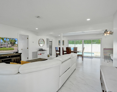 1633 Se 5th Court - Photo Thumbnail 5