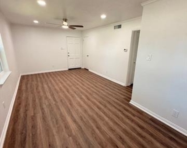 3933 Inwood Road - Photo Thumbnail 9