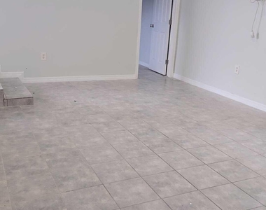 621 Nw 5th Avenue - Photo Thumbnail 2