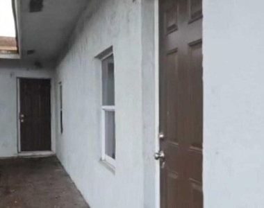 621 Nw 5th Avenue - Photo Thumbnail 6