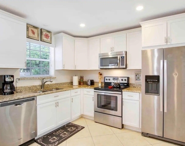 19185 Se Homewood Avenue - Photo Thumbnail 1