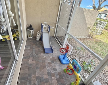 159 Berenger Walk - Photo Thumbnail 14