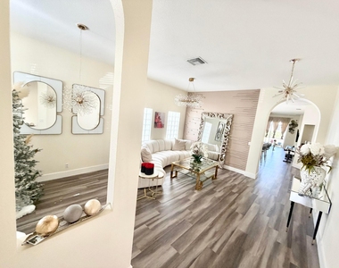 159 Berenger Walk - Photo Thumbnail 2
