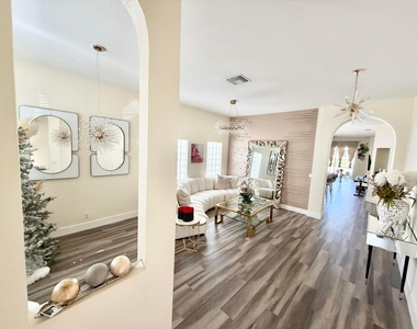 159 Berenger Walk - Photo Thumbnail 3