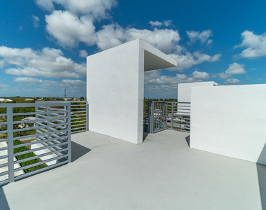 111 Se 1st Avenue - Photo Thumbnail 15