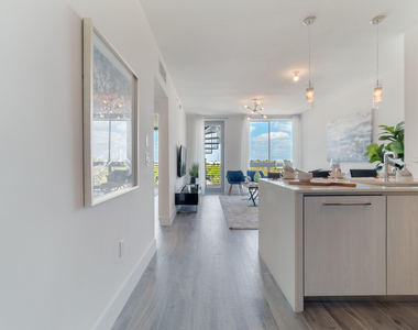 111 Se 1st Avenue - Photo Thumbnail 4