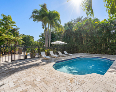 820 Palm Trail - Photo Thumbnail 37