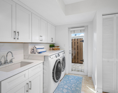 820 Palm Trail - Photo Thumbnail 10