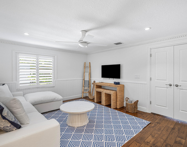 820 Palm Trail - Photo Thumbnail 16