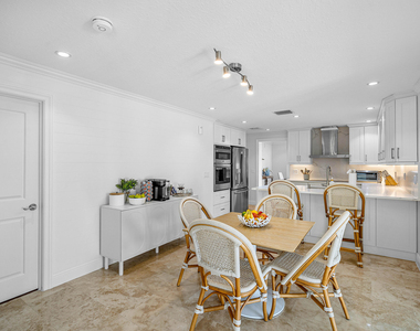 820 Palm Trail - Photo Thumbnail 4