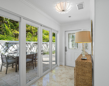 820 Palm Trail - Photo Thumbnail 1