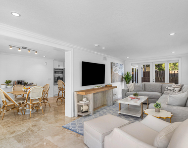 820 Palm Trail - Photo Thumbnail 2