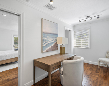820 Palm Trail - Photo Thumbnail 17