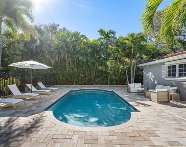 820 Palm Trail - Photo Thumbnail 38