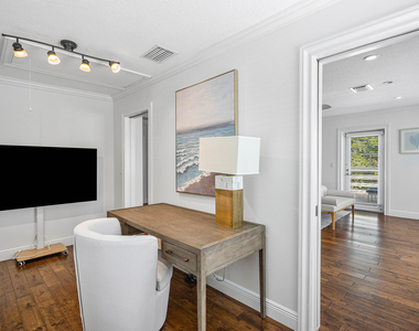 820 Palm Trail - Photo Thumbnail 18