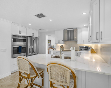 820 Palm Trail - Photo Thumbnail 5
