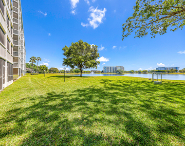 3091 N Course Drive - Photo Thumbnail 11
