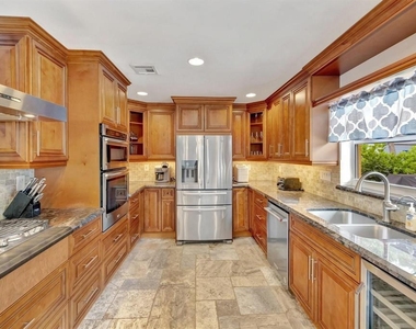 925 Ne 25th Avenue - Photo Thumbnail 9
