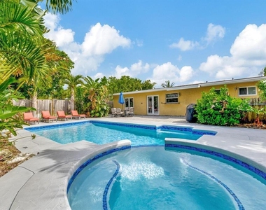 925 Ne 25th Avenue - Photo Thumbnail 3