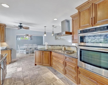 925 Ne 25th Avenue - Photo Thumbnail 10
