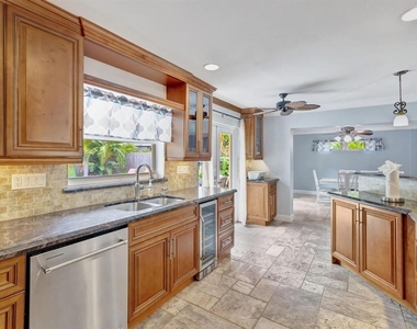925 Ne 25th Avenue - Photo Thumbnail 11