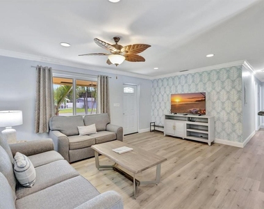 925 Ne 25th Avenue - Photo Thumbnail 7