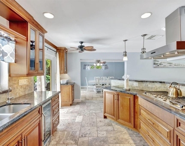 925 Ne 25th Avenue - Photo Thumbnail 12