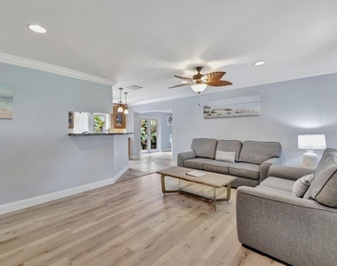 925 Ne 25th Avenue - Photo Thumbnail 5