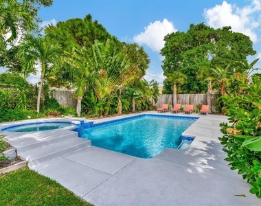925 Ne 25th Avenue - Photo Thumbnail 2