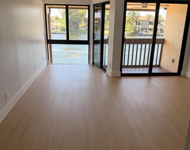 797 S Riverside Drive - Photo Thumbnail 18