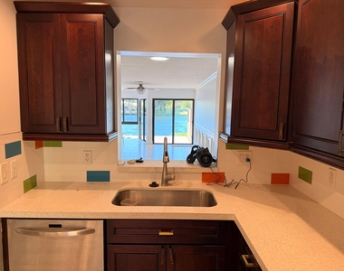 797 S Riverside Drive - Photo Thumbnail 6