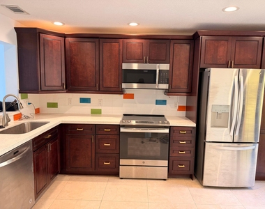797 S Riverside Drive - Photo Thumbnail 5