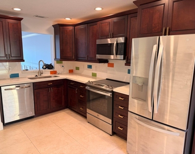 797 S Riverside Drive - Photo Thumbnail 8