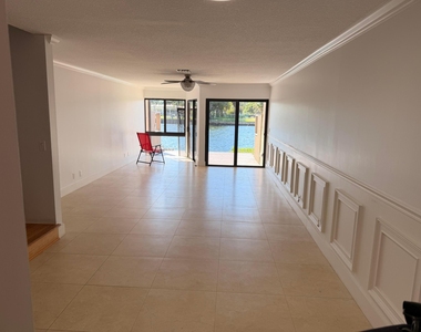 797 S Riverside Drive - Photo Thumbnail 9
