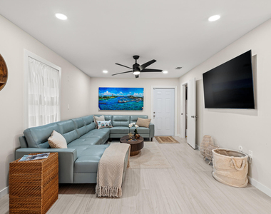 9165 Se Yacht Club Circle - Photo Thumbnail 10