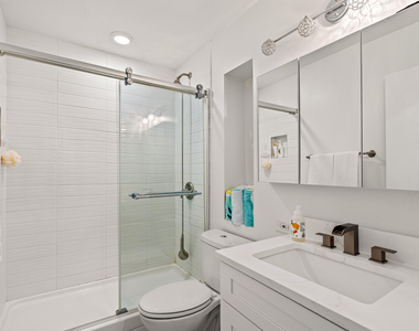 9165 Se Yacht Club Circle - Photo Thumbnail 20