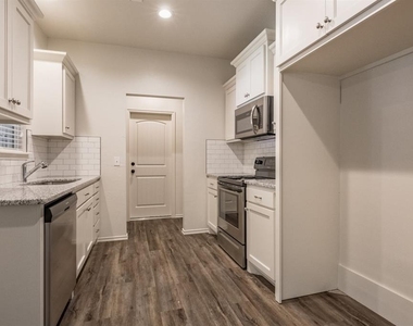 437 Chalk Hill Court - Photo Thumbnail 3