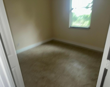 8908 101st Avenue - Photo Thumbnail 2