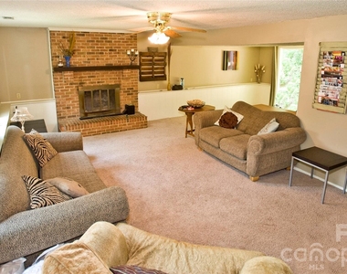 1635 Van Dyke Drive - Photo Thumbnail 3