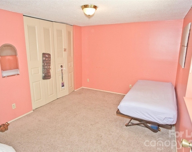1635 Van Dyke Drive - Photo Thumbnail 14